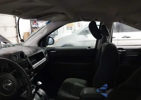 2016 Jeep Compass Sport z USA, uszkodzony, nr VIN 1C4NJDBB6GD686749